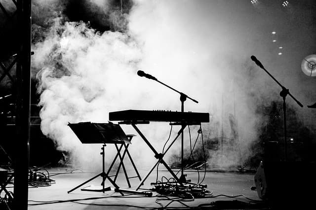 Elton John – Life, Music and the Struggle with Self